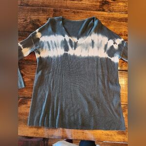 NWOT Boutique V-Neck Knit Black sweater w/ White.  Size L